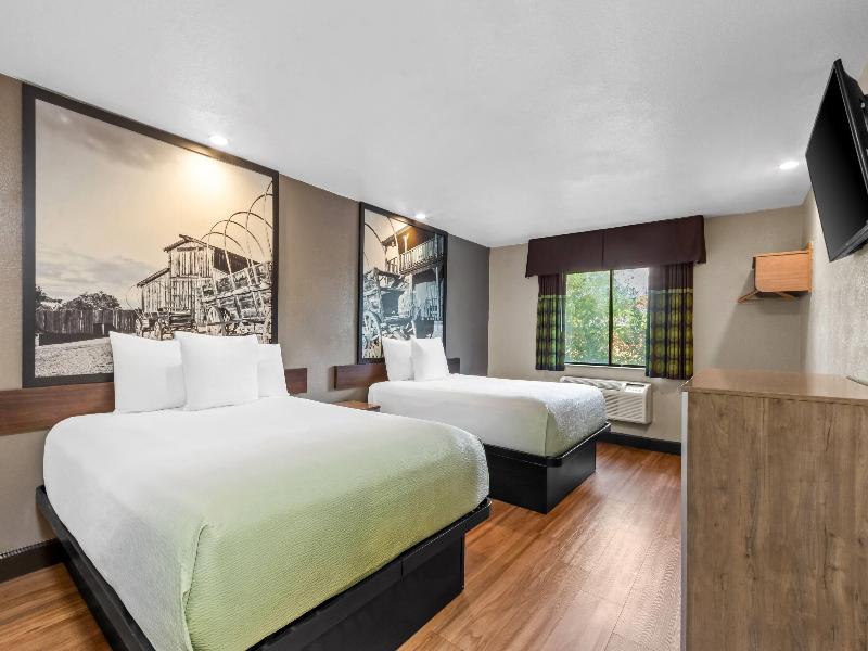 Super 8 by Wyndham Phoenix/Mesa/Gilbert Road image