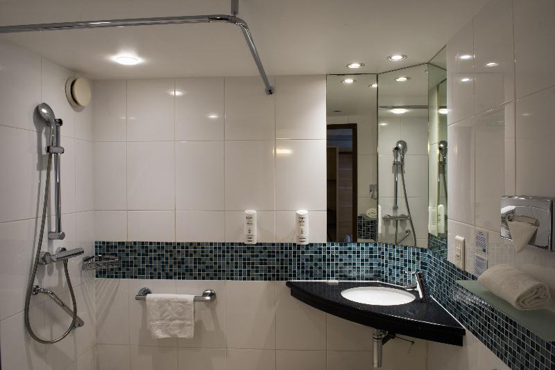Holiday Inn Express Paris - Canal de la Villette image