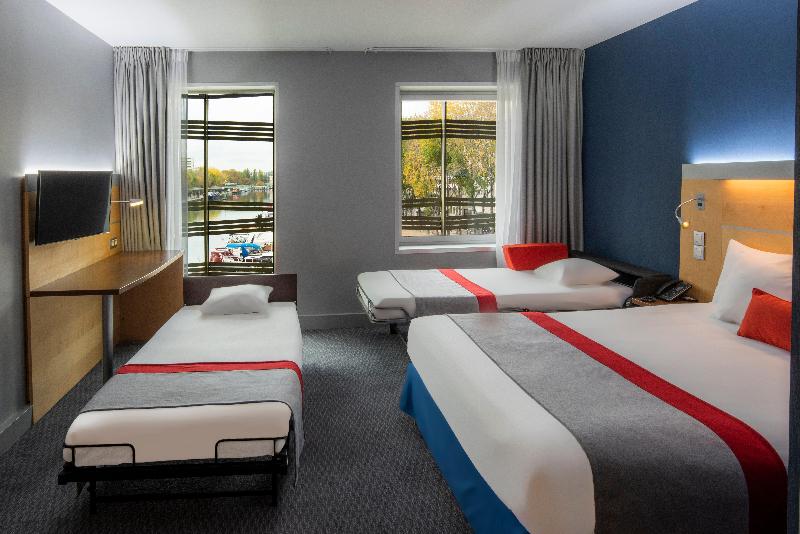 Holiday Inn Express Paris - Canal de la Villette image