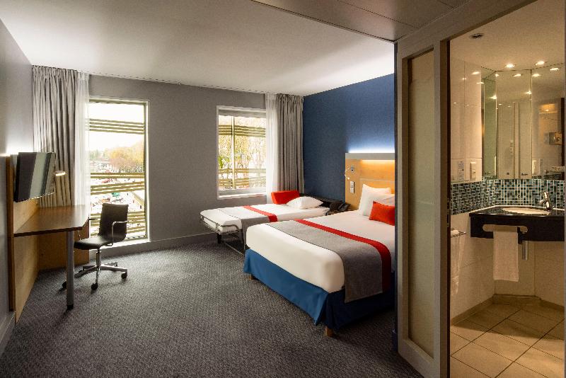 Holiday Inn Express Paris - Canal de la Villette image