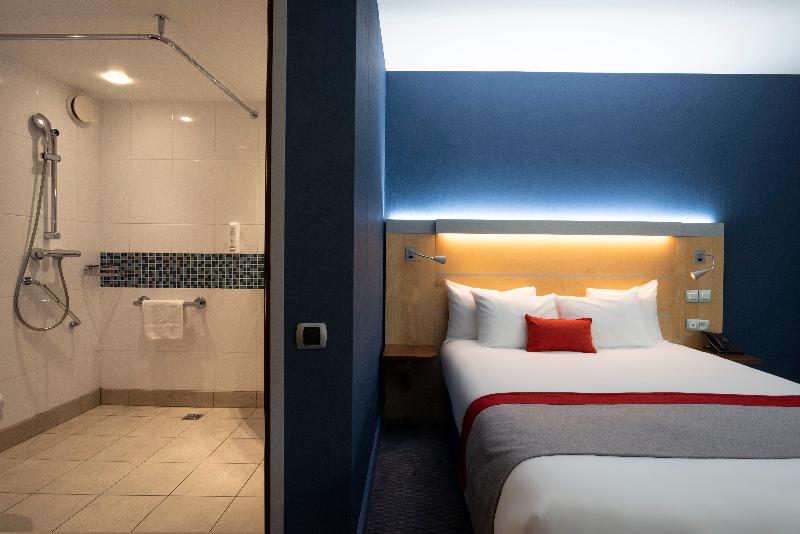 Holiday Inn Express Paris - Canal de la Villette image