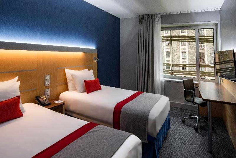 Holiday Inn Express Paris - Canal de la Villette image