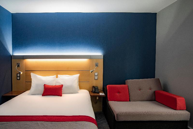 Holiday Inn Express Paris - Canal de la Villette image