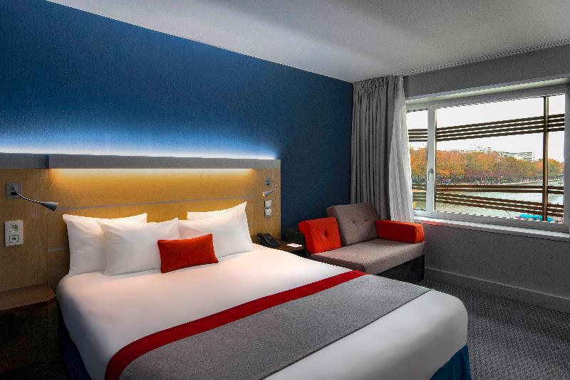 Holiday Inn Express Paris - Canal de la Villette image