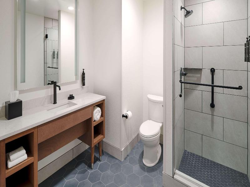 River'S Edge Hotel Portland, Tapestry Collection image