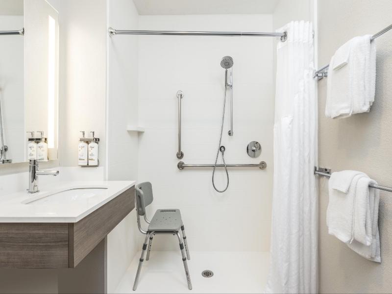 Holiday Inn Express Portland South - Lake Oswego image