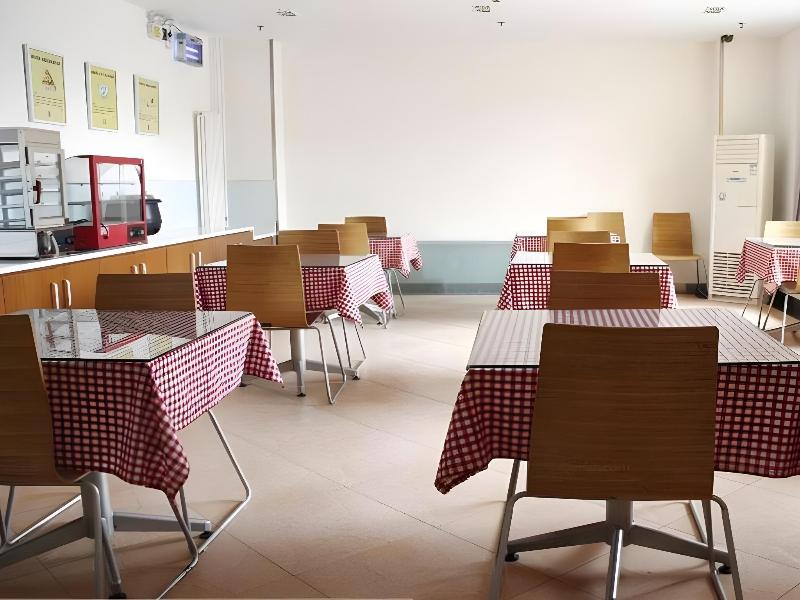 7 Days Inn Madian Bridge image