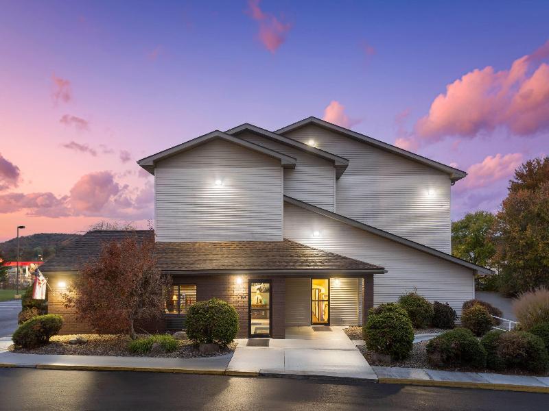 Super 8 by Wyndham New Stanton image