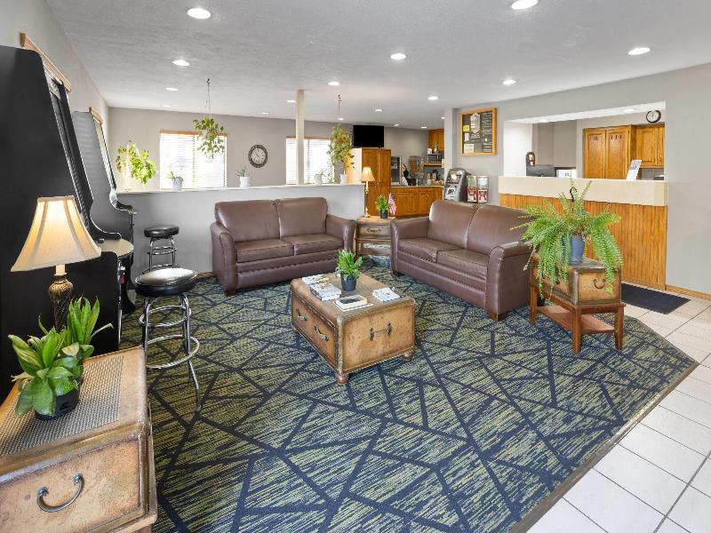 Super 8 by Wyndham New Stanton image