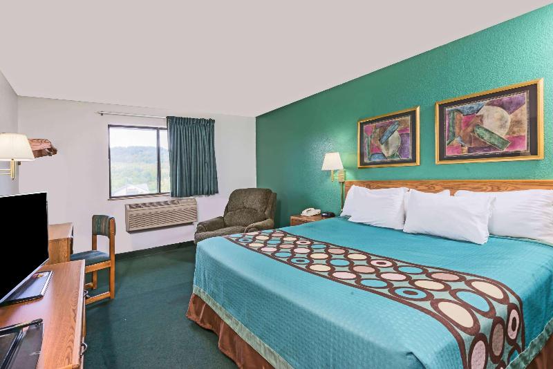Super 8 by Wyndham New Stanton image