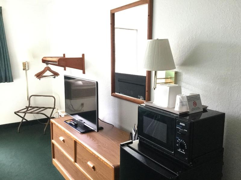 Super 8 by Wyndham New Stanton image