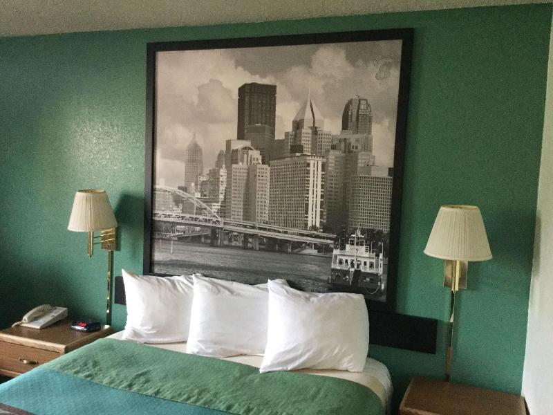 Super 8 by Wyndham New Stanton image