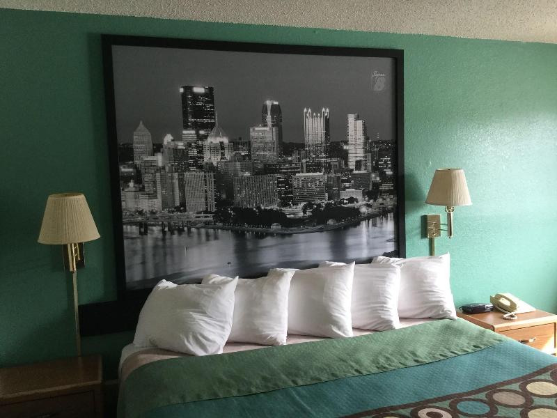 Super 8 by Wyndham New Stanton image