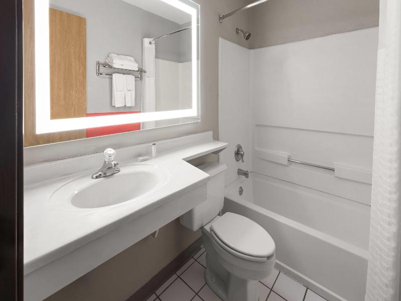 Super 8 by Wyndham New Stanton image
