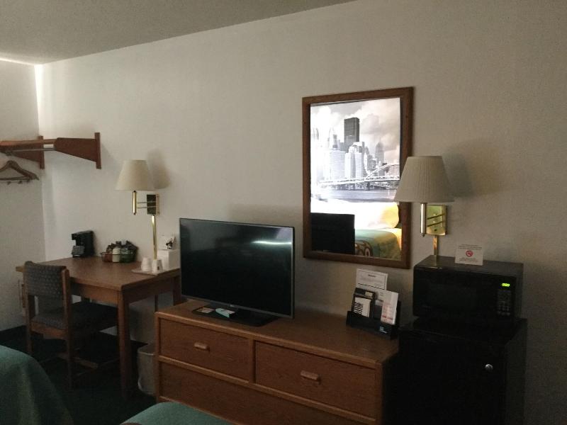 Super 8 by Wyndham New Stanton image