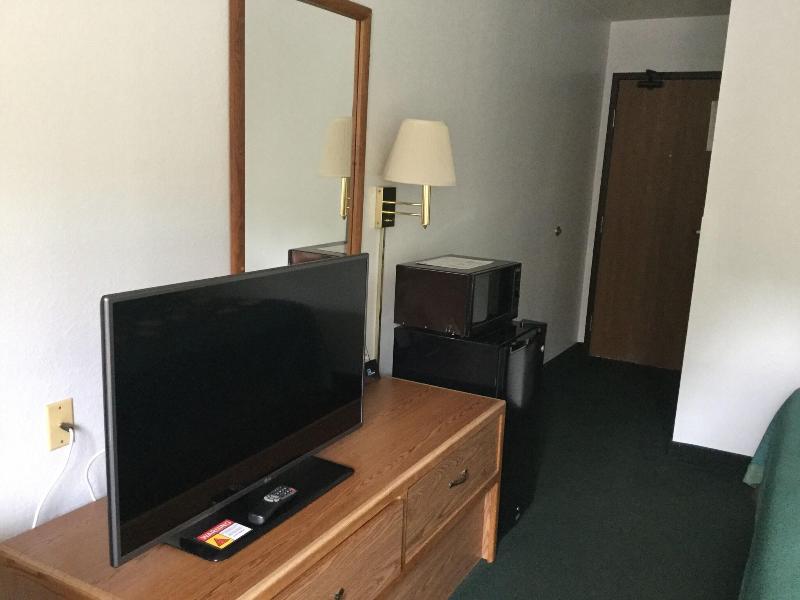 Super 8 by Wyndham New Stanton image