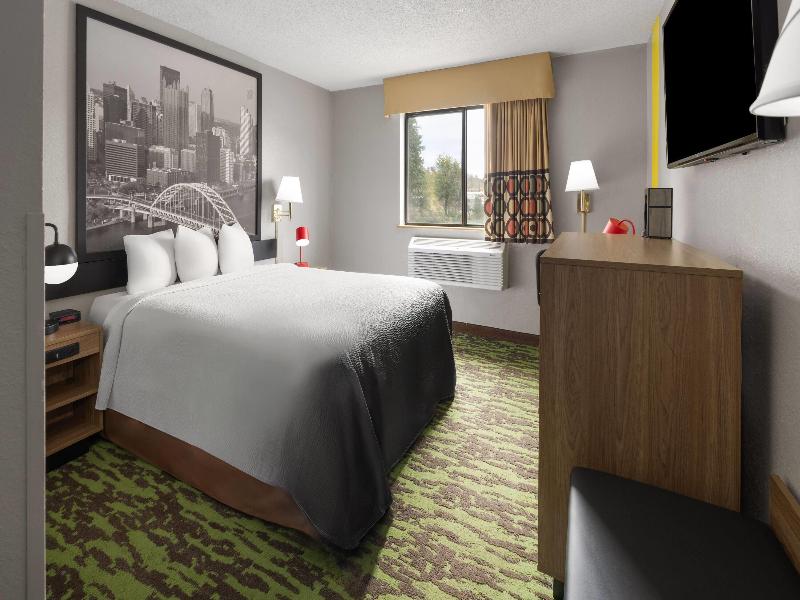 Super 8 by Wyndham New Stanton image