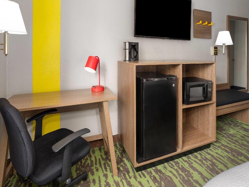 Super 8 by Wyndham New Stanton image