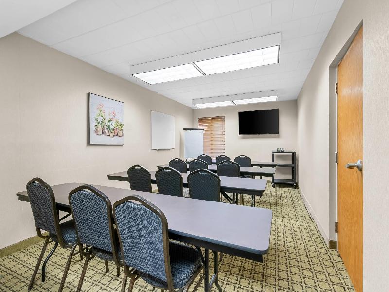 Clarion Inn Cranberry Township image