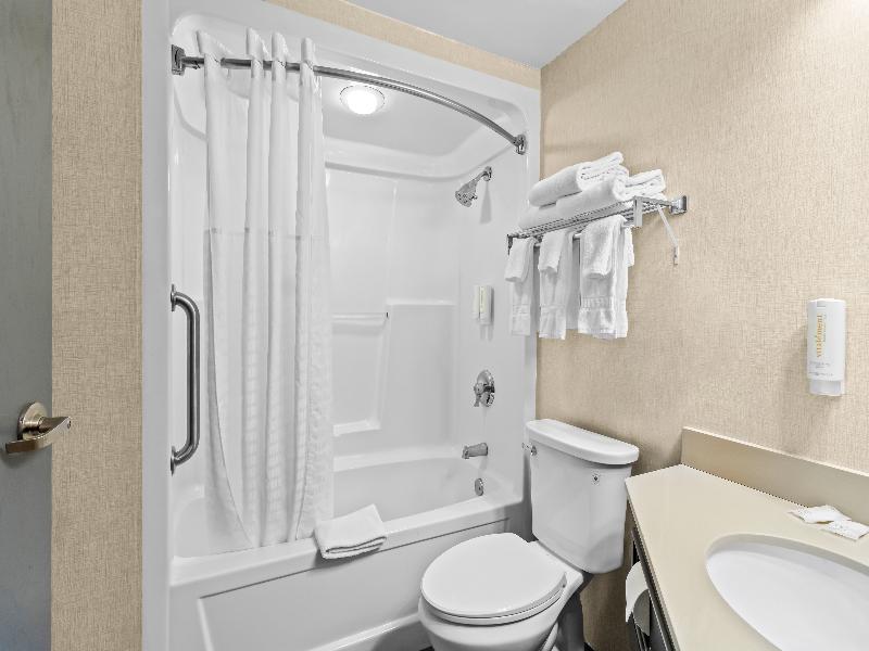 Clarion Inn Cranberry Township image