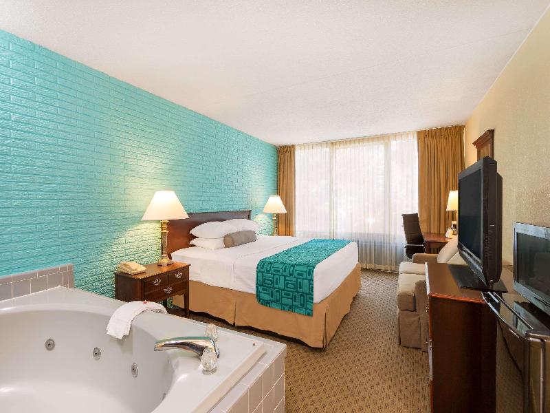 Howard Johnson by Wyndham Williamsburg image