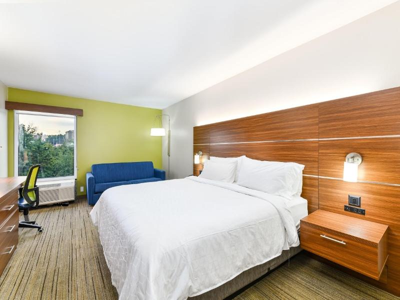 Holiday Inn Express & Suites Pigeon Forge by IHG image