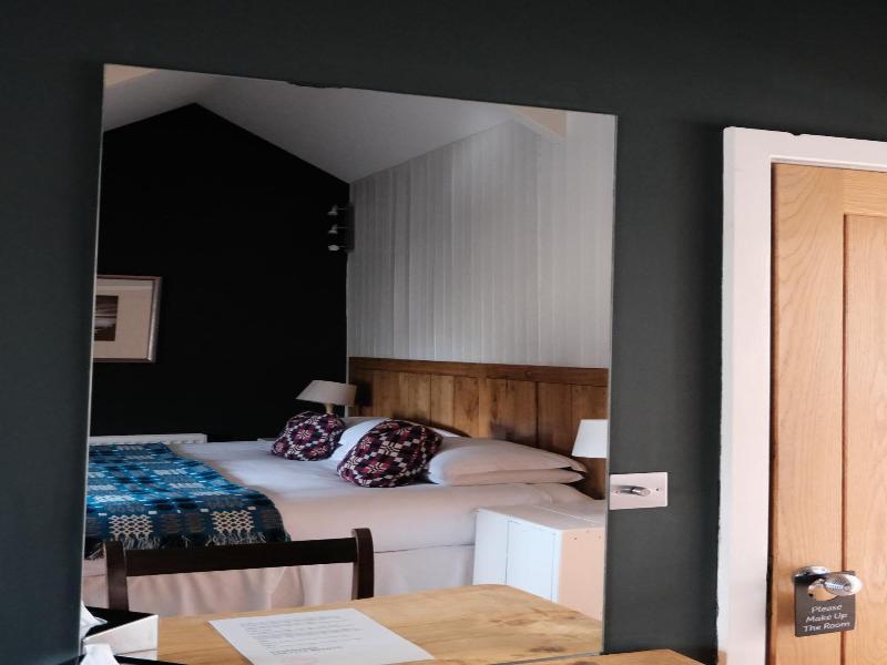 Llys Meddyg image