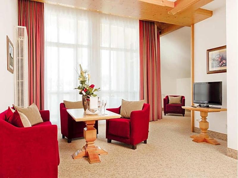 Maximilian Quellness- und Golfhotel image