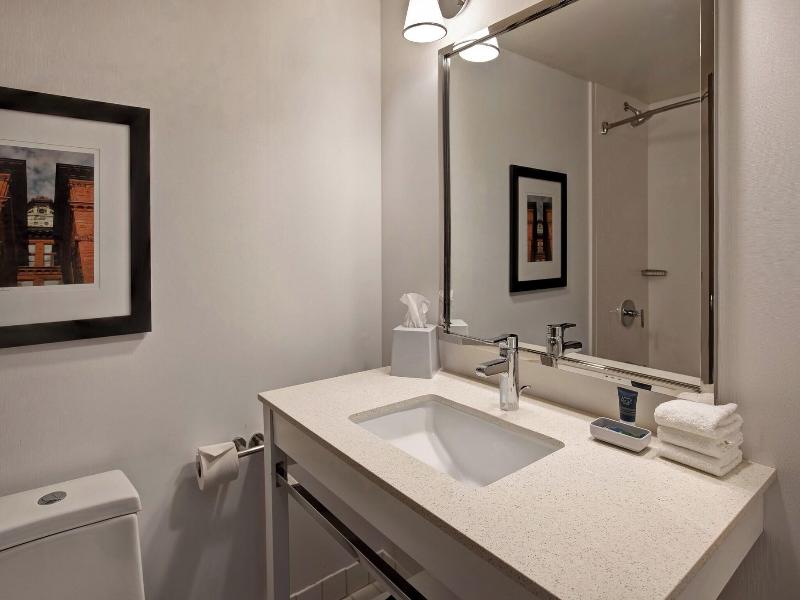 Four Points by Sheraton Peoria Downtown image