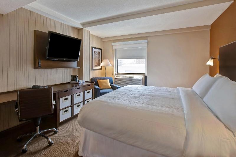 Four Points by Sheraton Peoria Downtown image