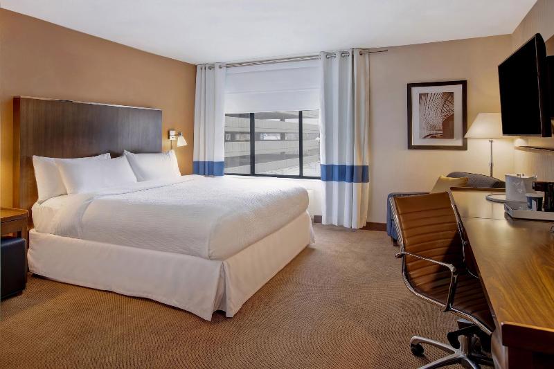 Four Points by Sheraton Peoria Downtown image