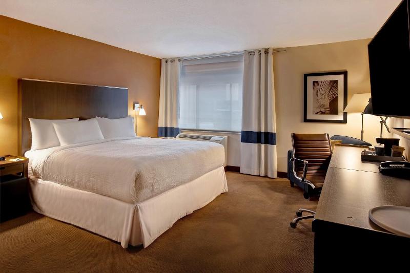 Four Points by Sheraton Peoria Downtown image