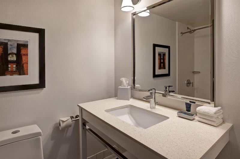 Four Points by Sheraton Peoria Downtown image