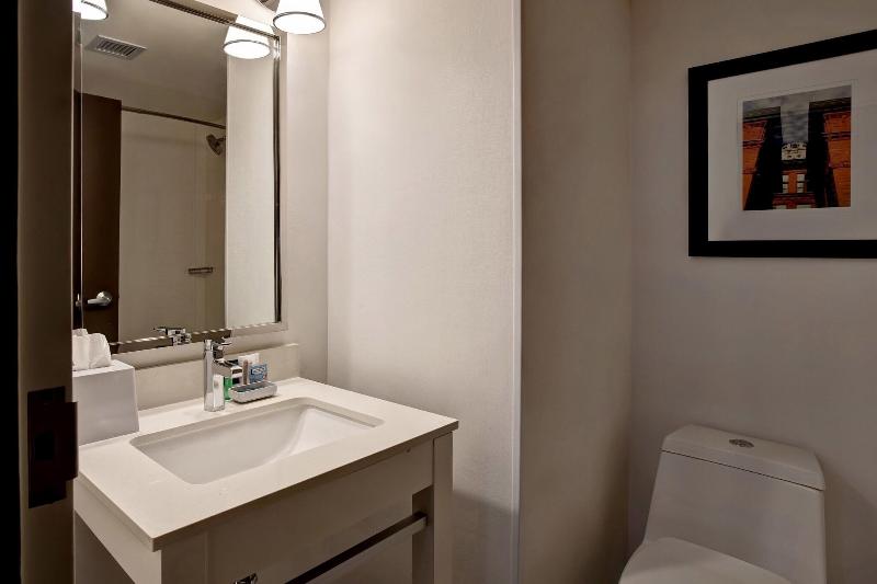 Four Points by Sheraton Peoria Downtown image