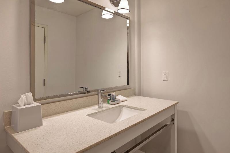 Four Points by Sheraton Peoria Downtown image