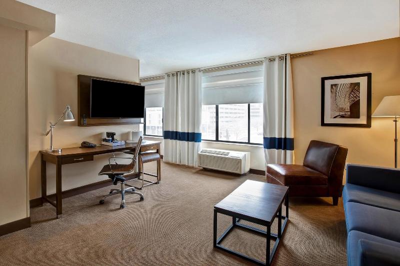 Four Points by Sheraton Peoria Downtown image