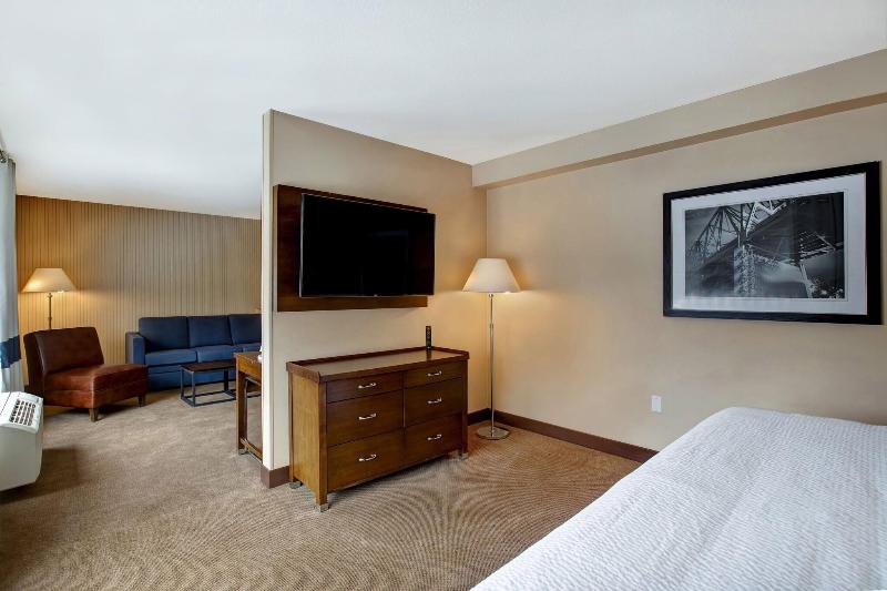Four Points by Sheraton Peoria Downtown image