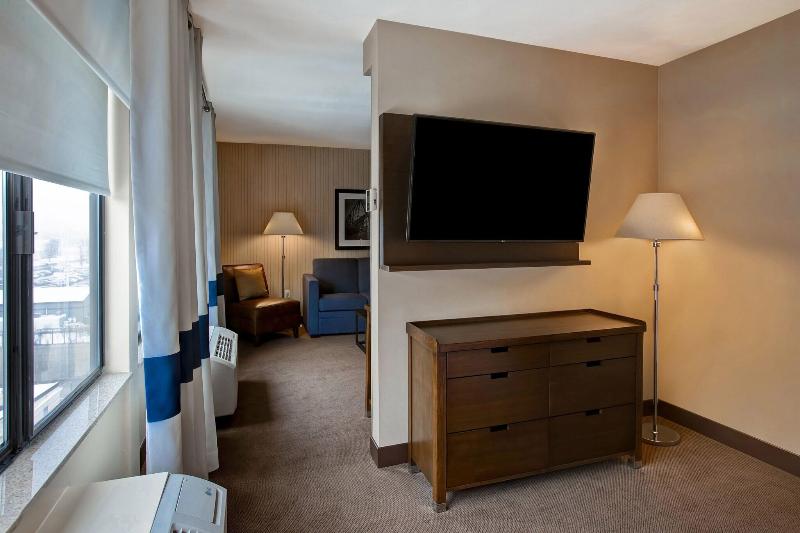 Four Points by Sheraton Peoria Downtown image