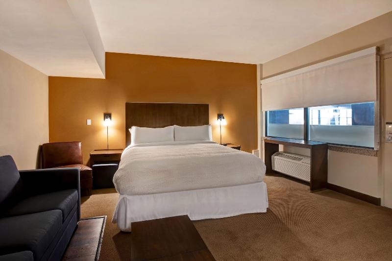 Four Points by Sheraton Peoria Downtown image