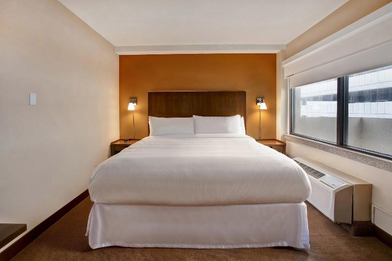 Four Points by Sheraton Peoria Downtown image