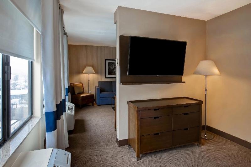Four Points by Sheraton Peoria Downtown image