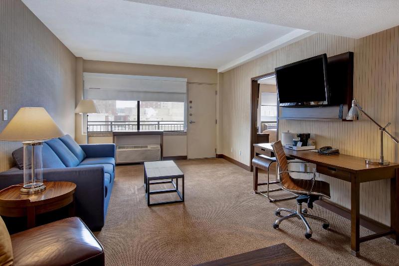Four Points by Sheraton Peoria Downtown image