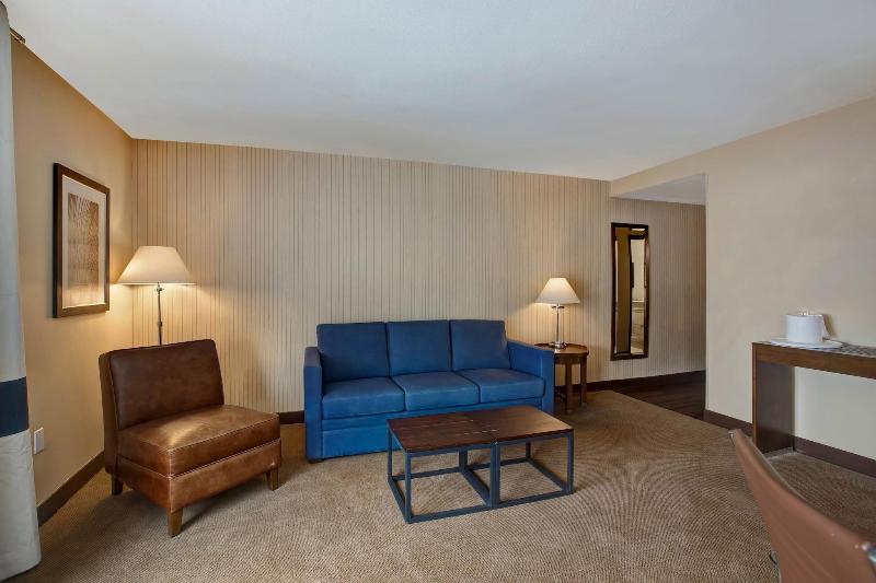 Four Points by Sheraton Peoria Downtown image