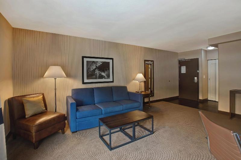 Four Points by Sheraton Peoria Downtown image