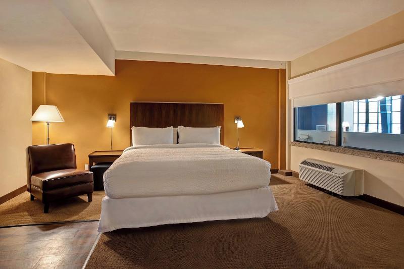 Four Points by Sheraton Peoria Downtown image