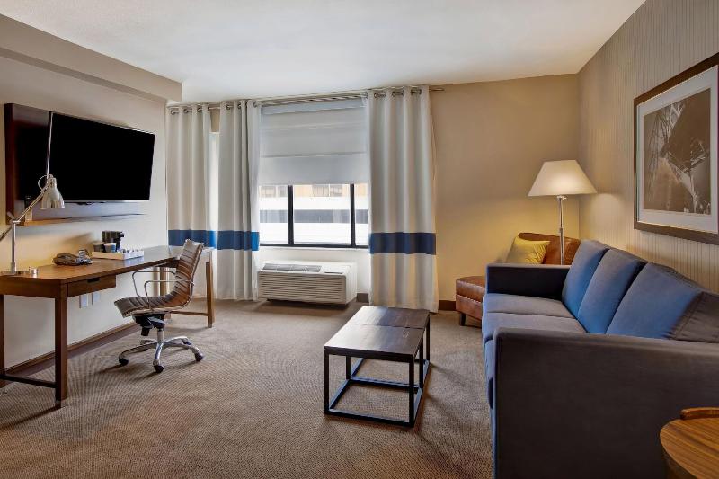 Four Points by Sheraton Peoria Downtown image