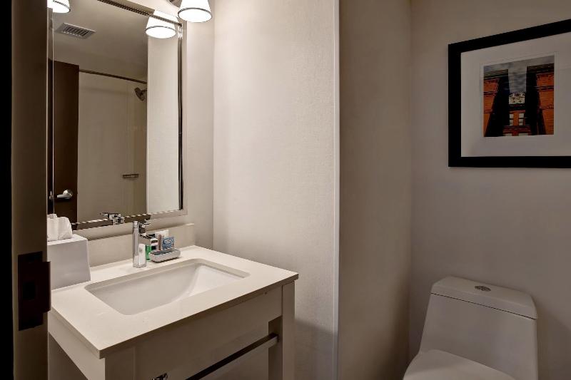Four Points by Sheraton Peoria Downtown image