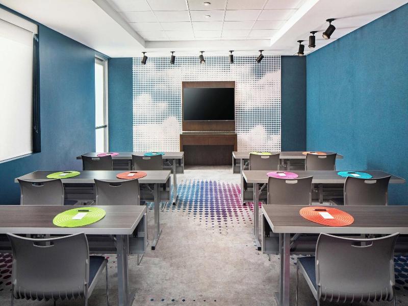 Aloft Tempe image