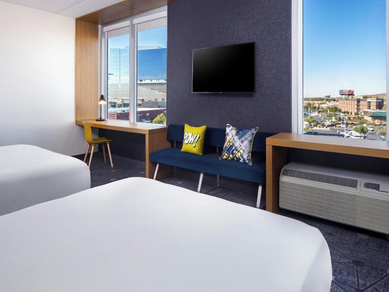 Aloft Tempe image