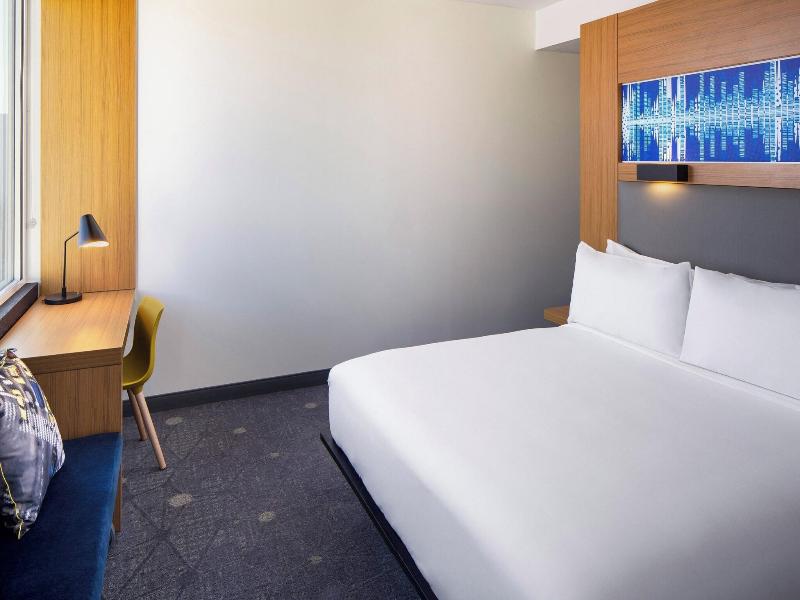 Aloft Tempe image